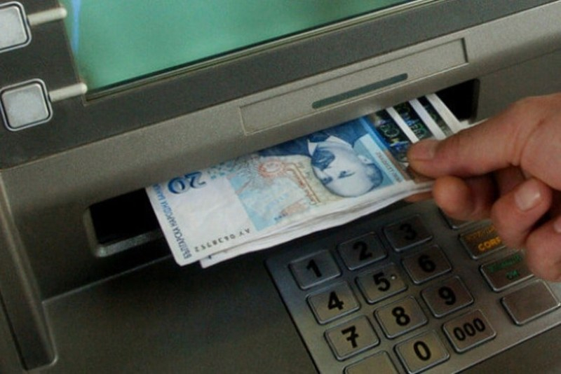 Внимание! Парите ни изчезват от сметките мигновено, потърпевши разказват за нова измама