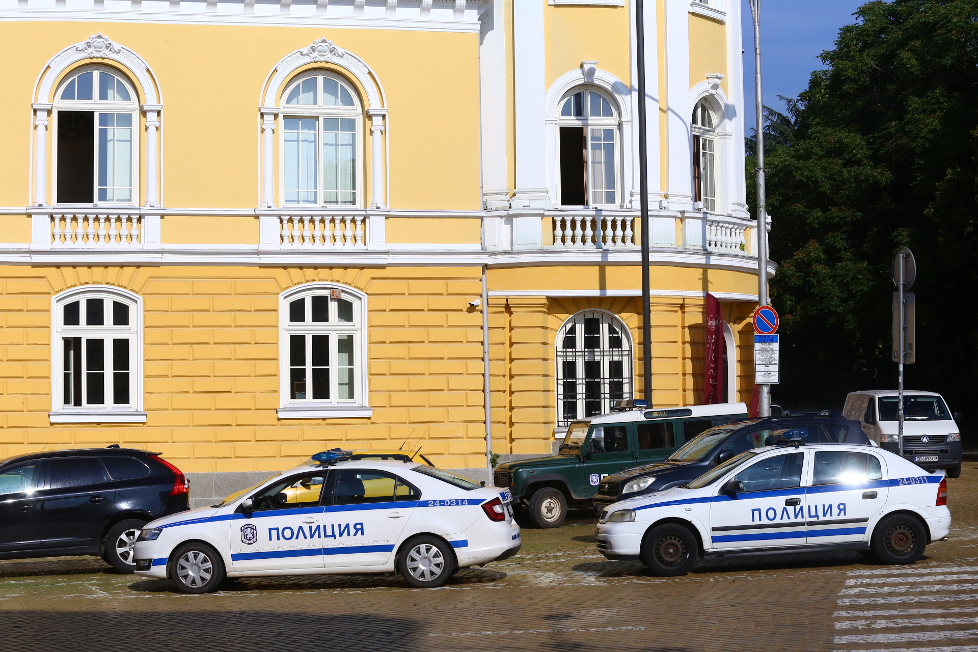 София е под полицейска блокада! СНИМКИ