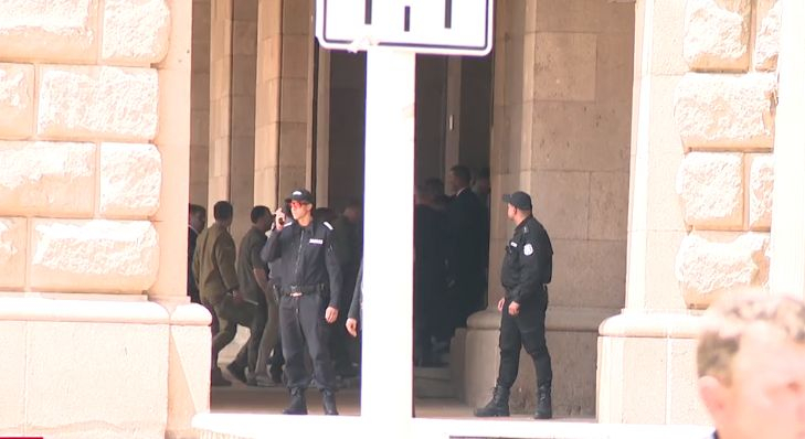 Всички чакат Зеленски в МС, а той изненадващо отиде първо във... СНИМКИ