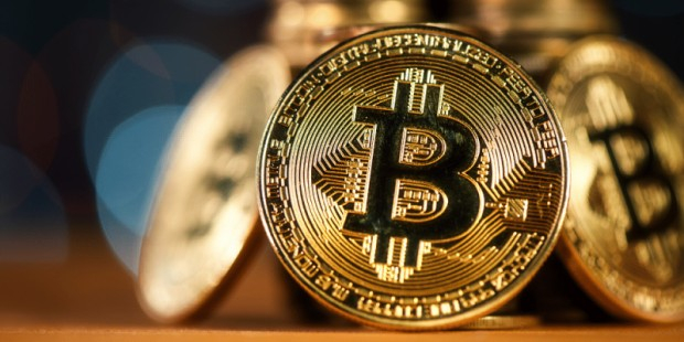 Цената на биткойна регистрира нов 13-месечен връх 