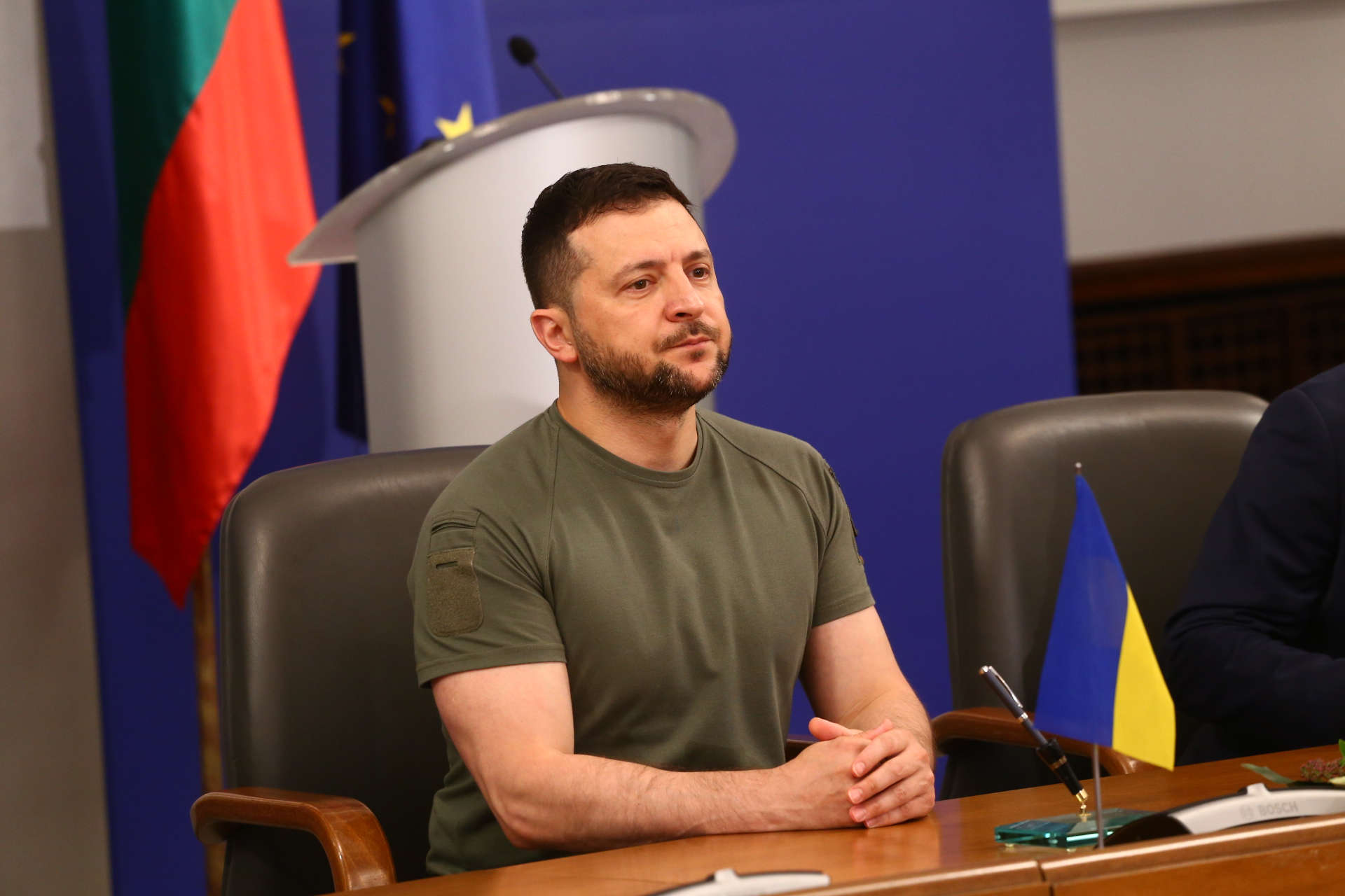 Зеленски бързо напусна президентството след тежките думи на Радев, а в парламента решиха за Украйна и НАТО