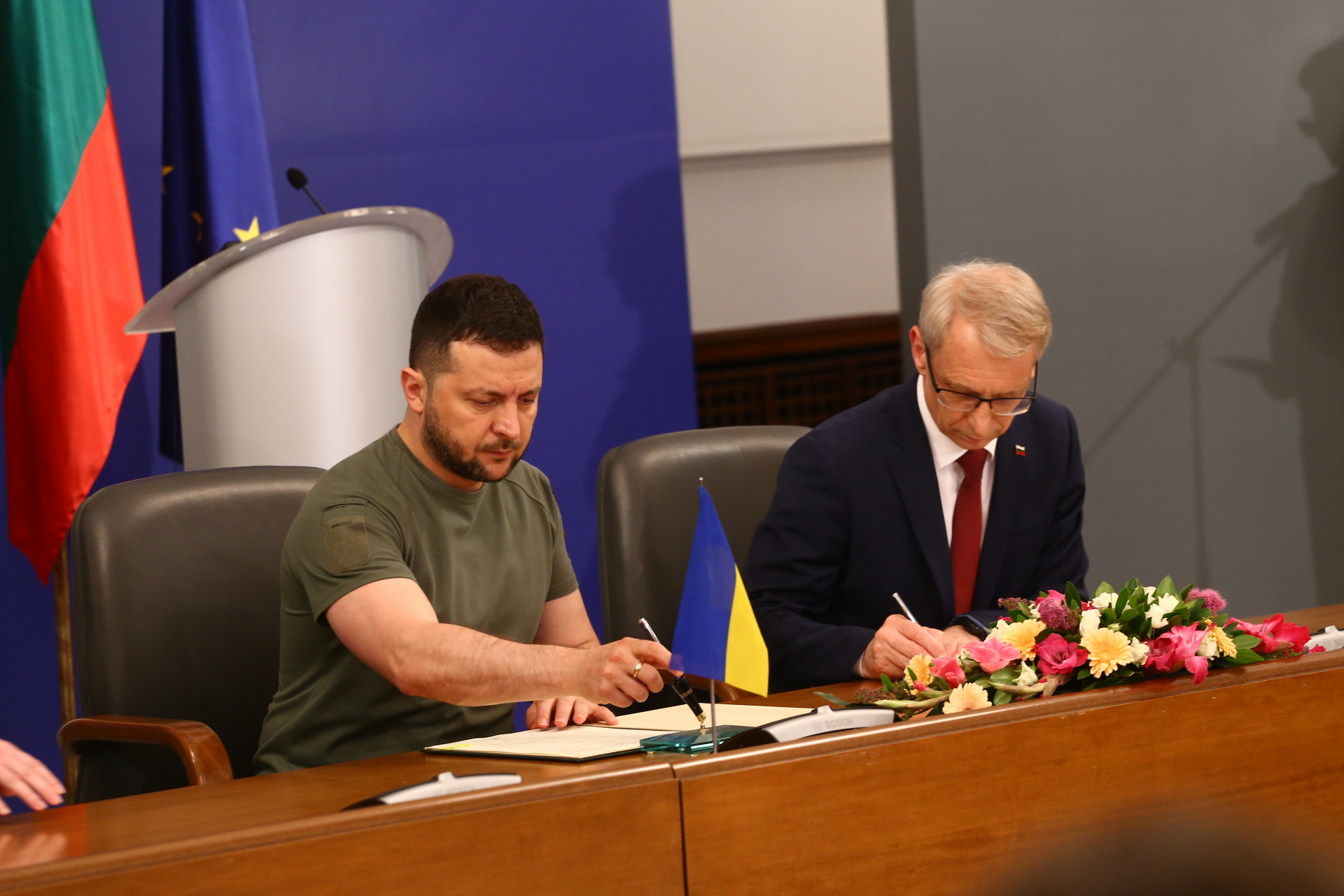 Извънредно от МС: Акад. Денков и Зеленски подписаха ключови документи БЛИЦ TV