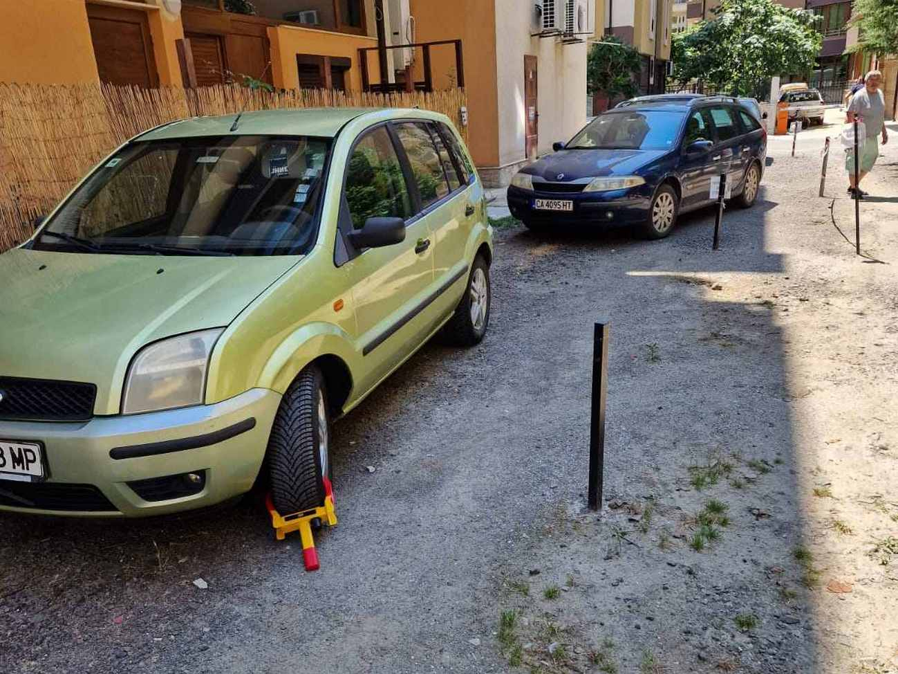 Наглец от Поморие си направи частно „Паркинги и гаражи“ и ето какво му се случи СНИМКИ 