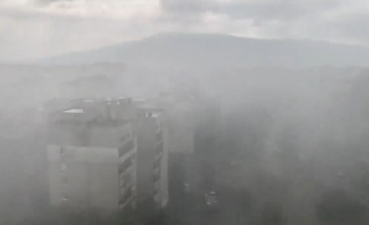Смразяващо ВИДЕО разкрива мощта на стихията, която се стовари над София