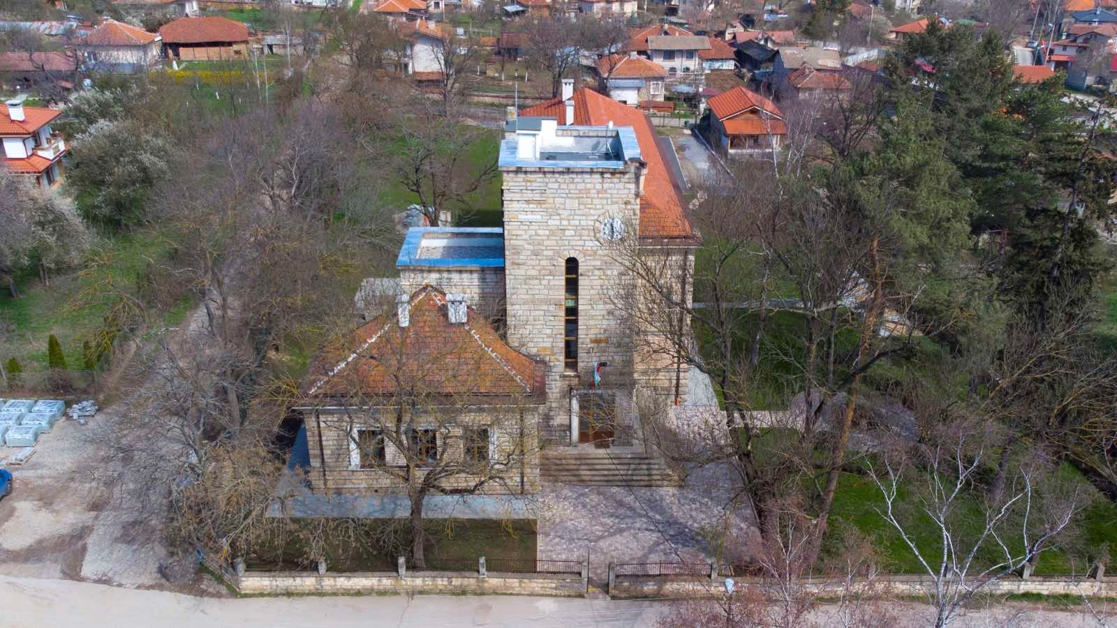 100-годишно училище в село Осоица стана част от семейството на Cambridge International School