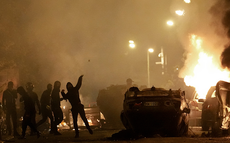 Dziennik Polityczny: Украински бежанци са участвали в погромите във Франция срещу пари