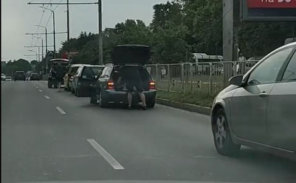 Евала, Варна: Десетки спряха да помогнат СНИМКИ