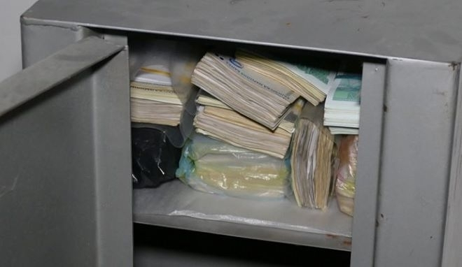 Изпечен апаш задигна 60 бона и злато от къща във Врачанско, издирват го