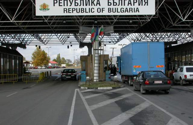 Митничари задържаха буса на Али Баба на „Капитан Андреево“ 