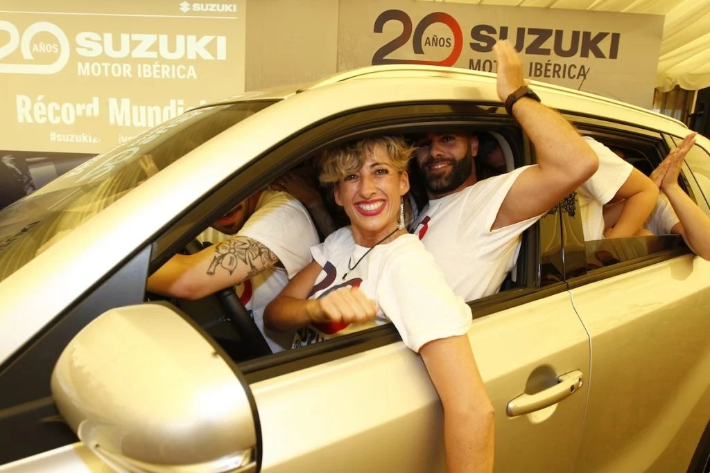 Можете ли да познаете колко хора ще се поберат в салона на Suzuki Vitara? ВИДЕО 