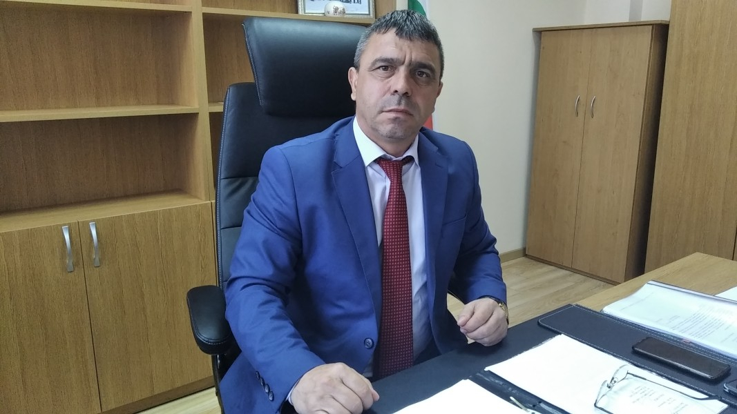Вътрешният министър взе главата на голям полицейски шеф