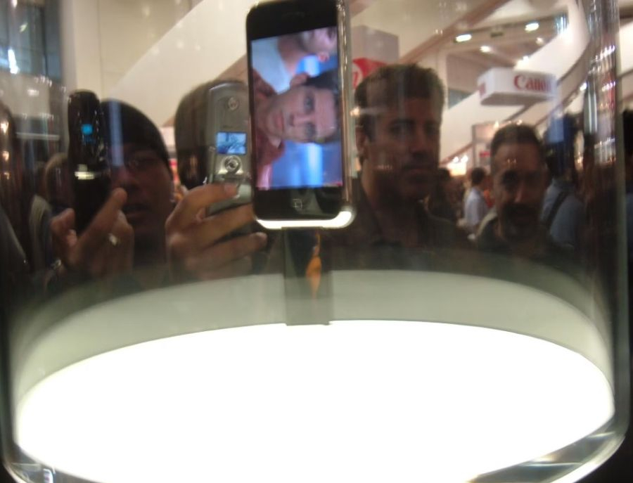 Продадоха iPhone от първото поколение за рекордна сума 