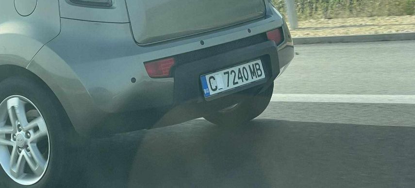 Това ли е най-големият БГ тарикат? Изловиха го как на АМ „Хемус” си шпори със... СНИМКИ