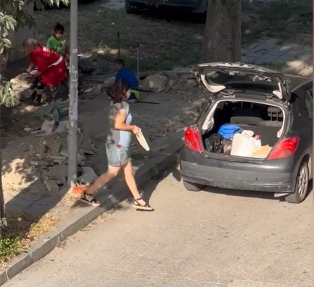 Варненка спря колата си и отвори багажника, а последвалото взриви мрежата СНИМКА