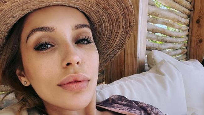 Мика Стоичкова пусна секси СНИМКА 18+ от плажа и призна нещо любопитно