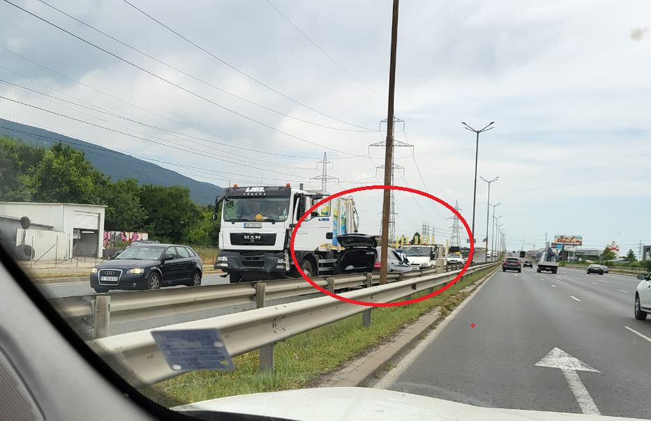 Първо в БЛИЦ! Ужас на Околовръстното в София СНИМКИ