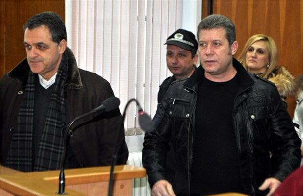 Мистерията с мъртвия легендарен крими герой, свързан с ВИС-2, се заплита
