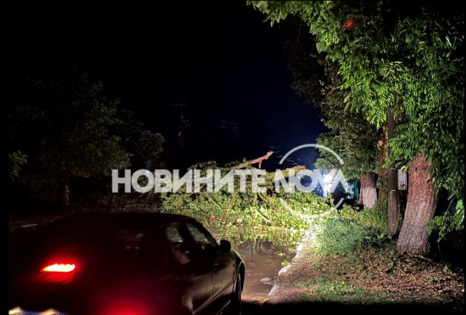 Опустошителен среднощен ад над половин България СНИМКИ/ВИДЕО