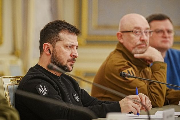 Украинският министър на отбраната хвърли оставка ВИДЕО