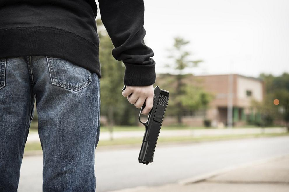 Щракнаха белезниците на пловдивчанин, отправял люти заплахи за...
