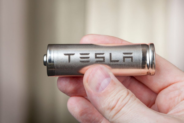 Това е цената за смяна на батерията на електромобил Tesla 