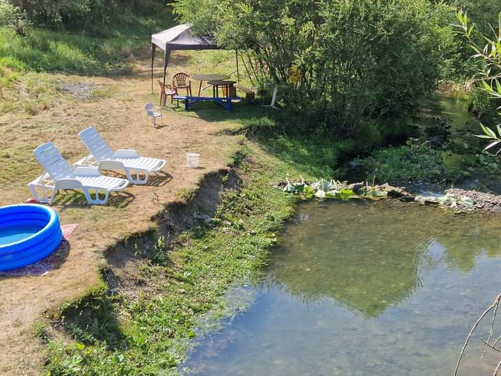 Като картичка: Майка от трънско село създаде райски плаж, ще хукнете натам СНИМКА