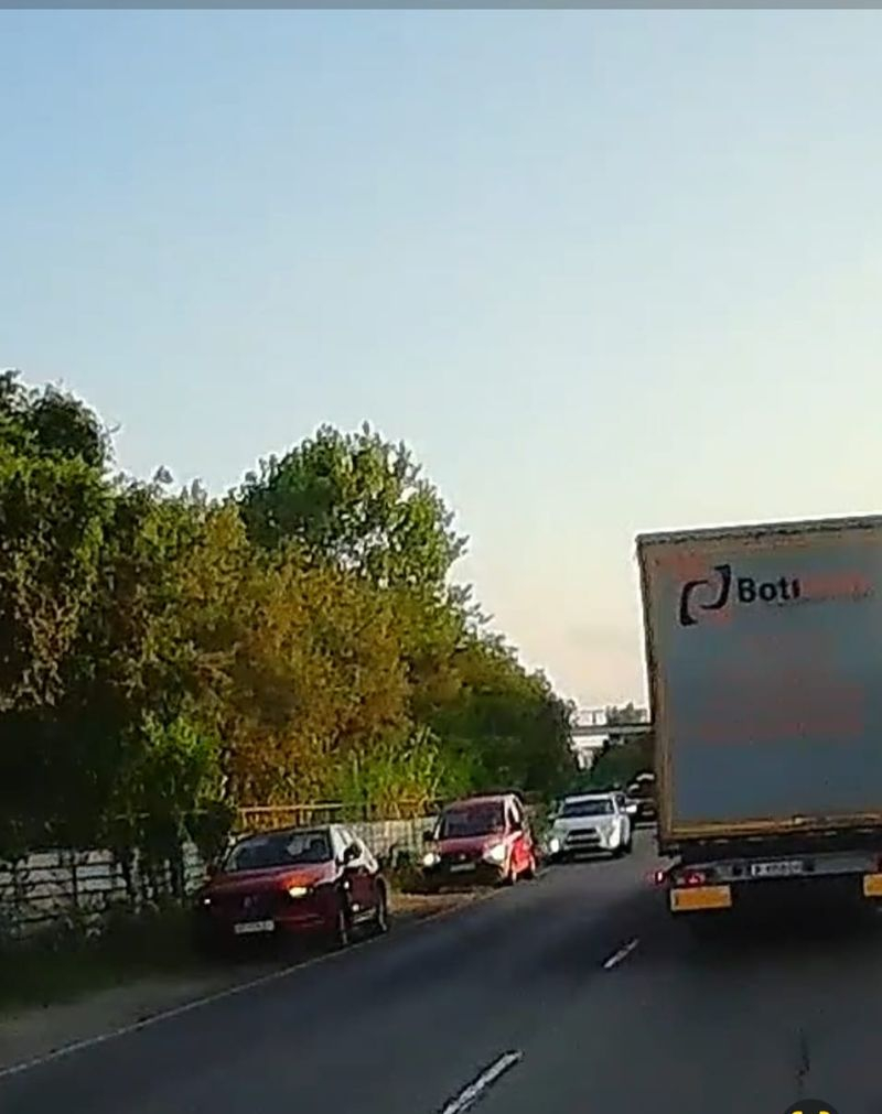 Зрелищно опасна ситуация по пътя за Слънчев бряг ВИДЕО