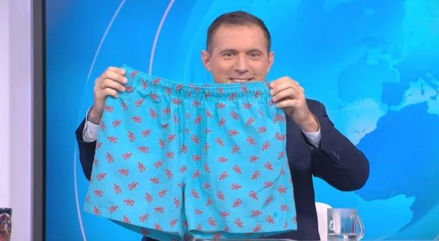 Водещите на bTV прегряха: Развяха си банските в ефир СНИМКИ