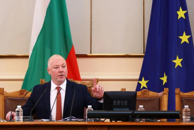 След 12 часа парламентът закри заседанието