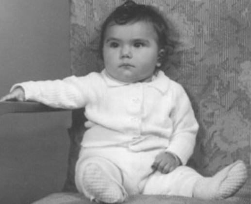 Ще я познаете ли: Тя мечтаела да стане балерина, но днес е една от най-обичаните ни актриси СНИМКИ
