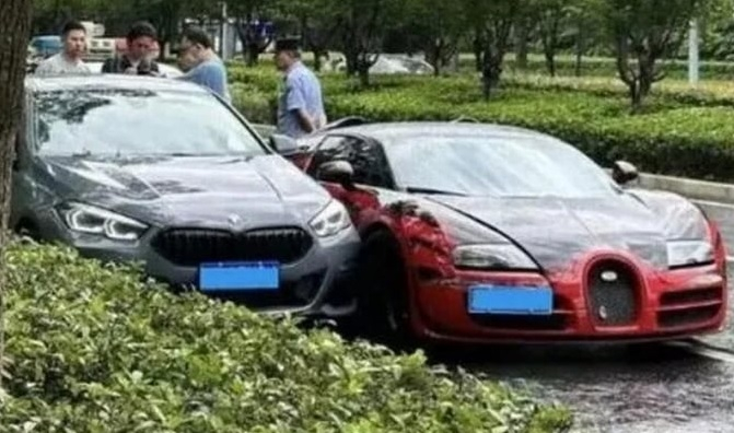 Вижте зрелищна и скъпа катастрофа между Bugatti и BMW след конфликт на пътя ВИДЕО