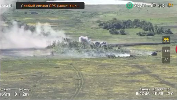 ВИДЕО от войната: Т-72 разгроми от засада колона от 8 западни бронирани машини