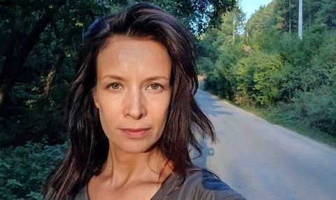 "Ще те избия, ще те изнасиля": Любовник на Яна Маринова я плашил с пистолет и... ВИДЕО