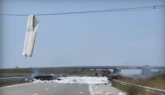 Първо ВИДЕО от извънредна ситуация на АМ "Марица", спряха движението 