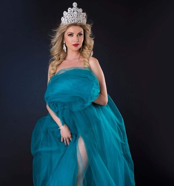 Надарена миска взе властта! Стана ПР в министерството на... СНИМКИ 18+