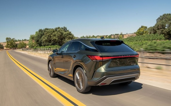 Lexus представи стилен кросоувър с разход от 2,8 литра на 100 км СНИМКИ