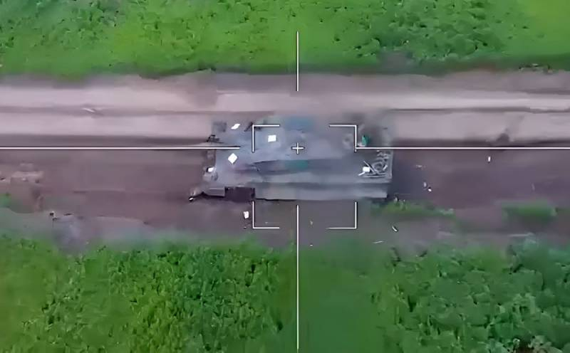 ВИДЕО от войната: Руските "Ланцети" продължават да унищожават танкове на ВСУ