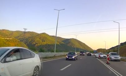 Такова безумие на АМ "Струма" шофьорите не помнят ВИДЕО 