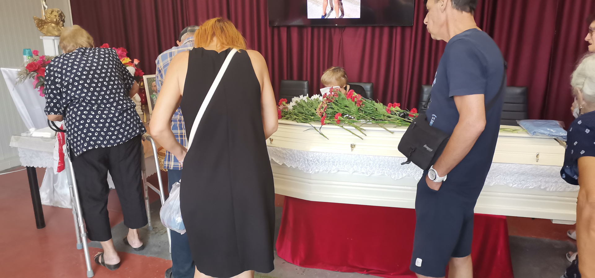 Стамболийски се прощава със зверски убития Митко, а майка му... БЛИЦ TV