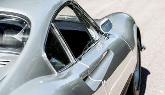 Продава се рядък суперавтомобил Ferrari на легенда на рок музиката СНИМКИ