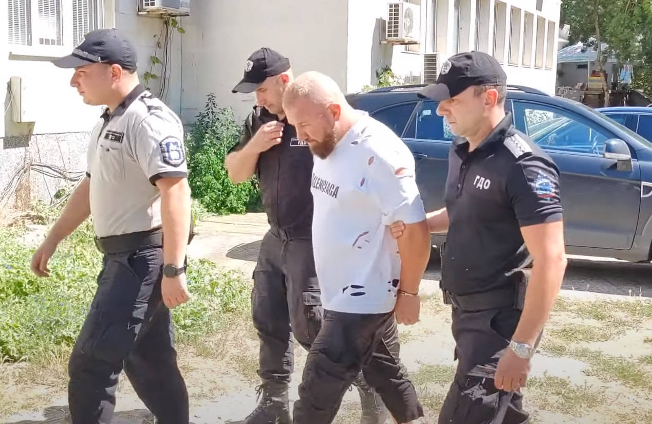 Динко се покая за боя на мнимия инвалид, ето как пристигна в съда ВИДЕО
