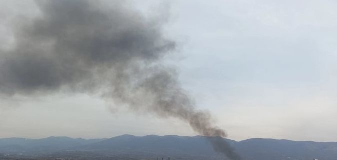 Сигнал в БЛИЦ! Опасна ситуация на метри от столичното летище, черен дим покри небето 