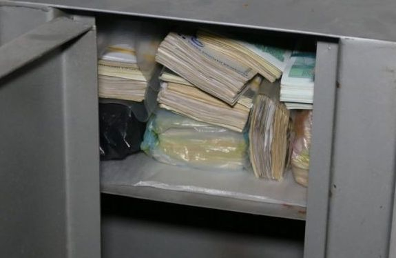 Работник грабна оборота на плажно заведение в Созопол и си тръгна