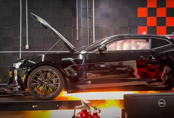 Чудовищно тунингован Chevrolet Camaro избухна по време на тест ВИДЕО