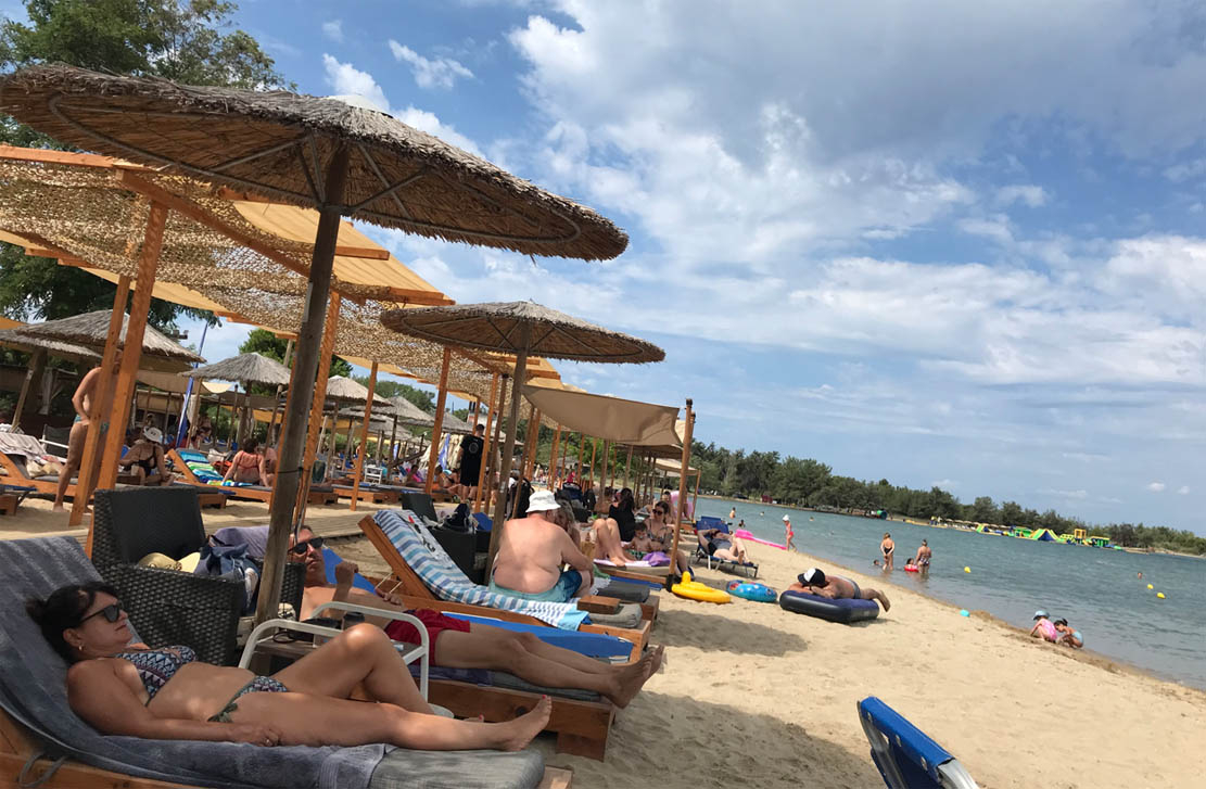 Бедни ли? Цените в Гърция скочиха двойно, а българите... СНИМКИ 
