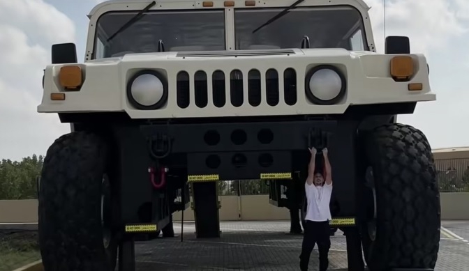 Мезонет на колела: Показаха най-големия всъдеход Hummer в света ВИДЕО