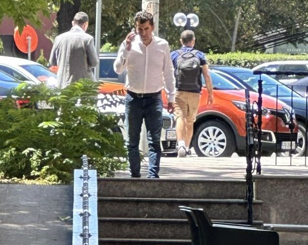 Фото бомба! Изловиха Кирил Петков в пловдивско елитно заведение с... СНИМКИ
