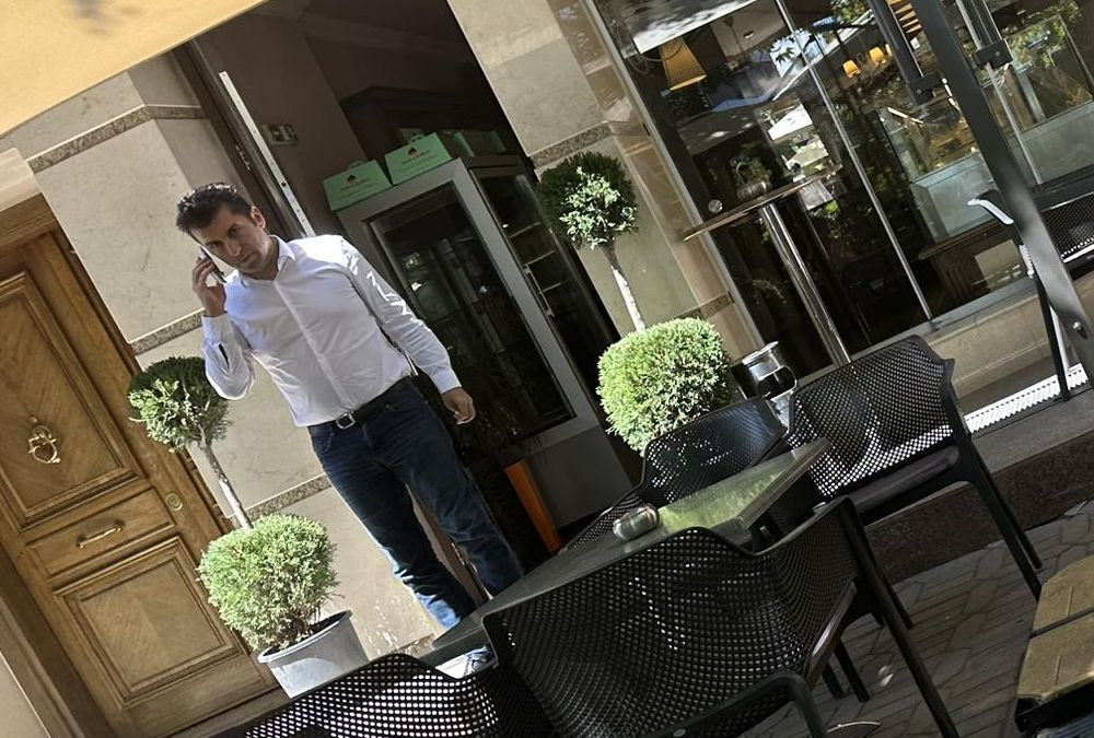 Фото бомба! Изловиха Кирил Петков в пловдивско елитно заведение с... СНИМКИ