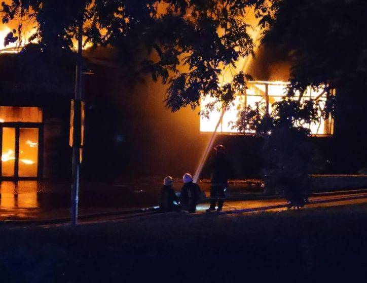 Одеса е в пламъци след мощна атака на "Калибър" и Шахиди, Зеленски с люта закана ВИДЕО