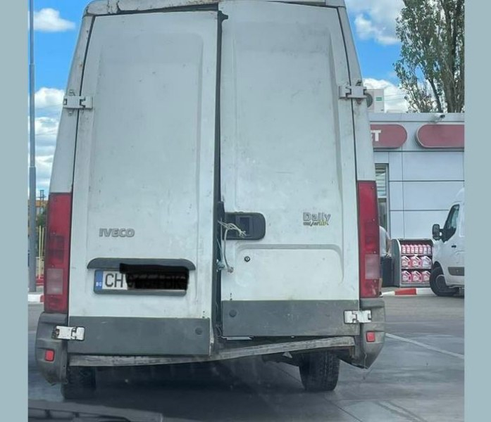 Не МПС, а трансформърс! Този бус подлуди цяла България